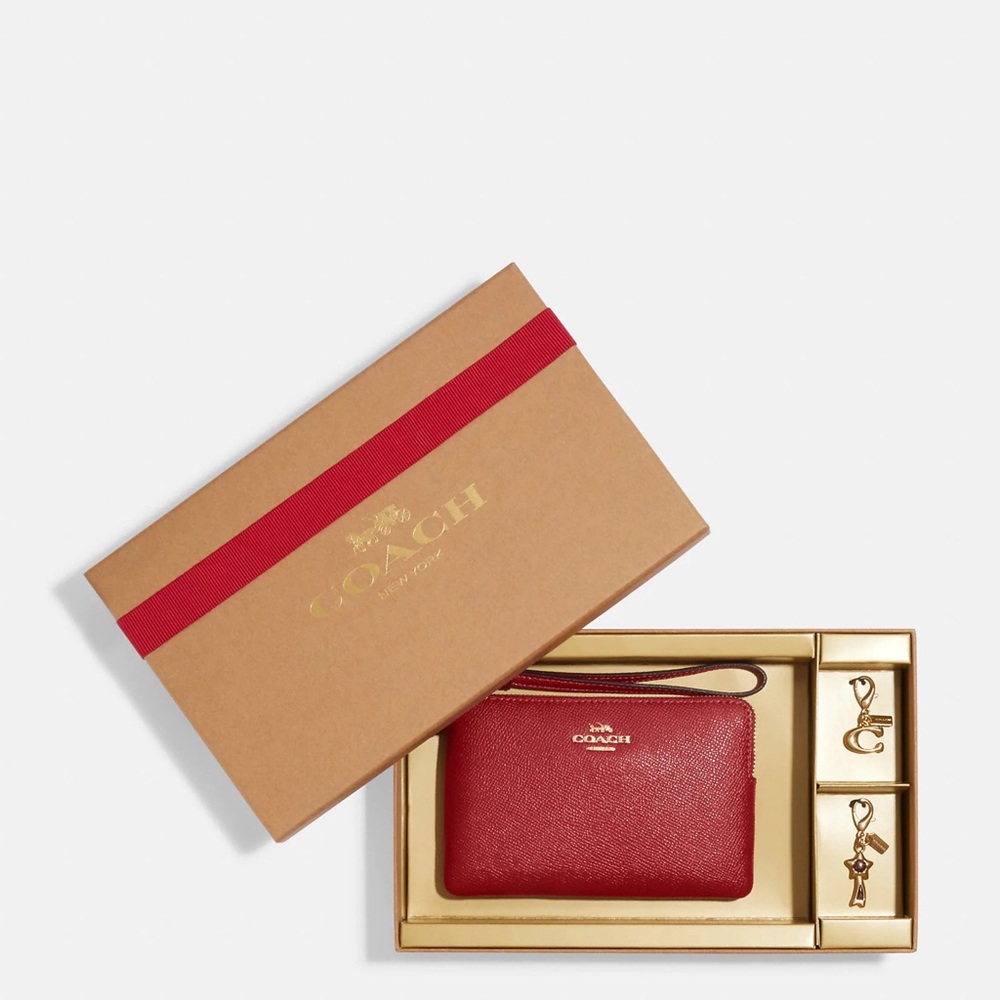 🎄🎁Coach Boxed Corner Zip Wristlet
